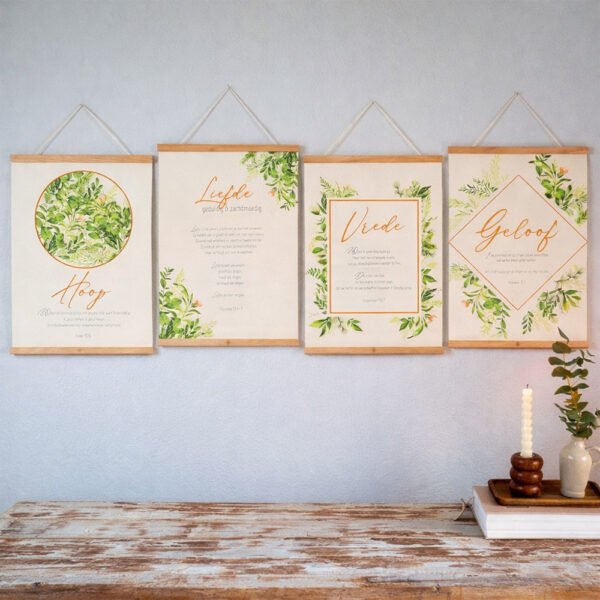 Textielposter Liefde 40x50cm met Houten Hangers